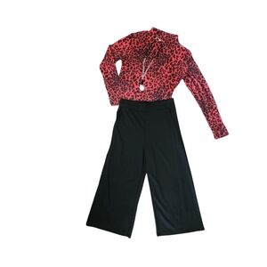 3 Item Ensemble!!!  Top, Wide Leg Capris & Fashion Necklace.